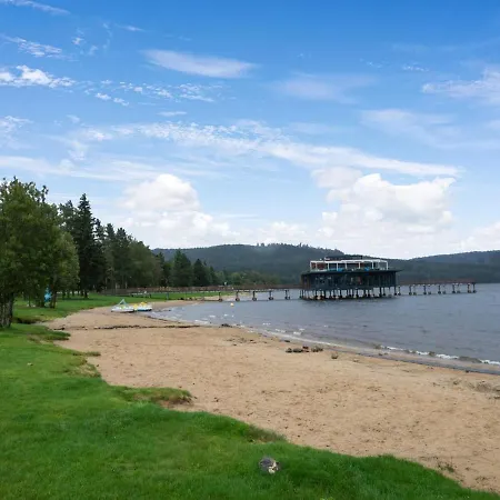Semesterbostad Comfortable In Lipno With Garden Lipno nad Vltavou
